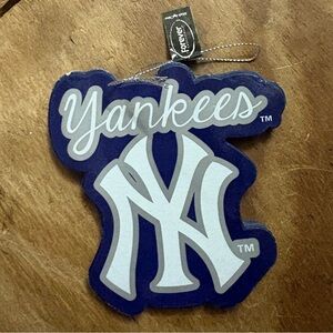 Forever Collectibles Yankees Navy Blue and White Ornament